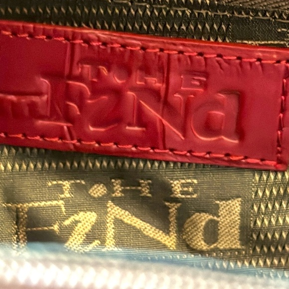 New Women’s The Find Red Croco Embossed Leather Handbag with Wallet & Keychain - Picture 7 of 12